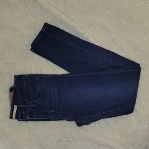 Levi's Slimming Size 4 Skinny Jeans